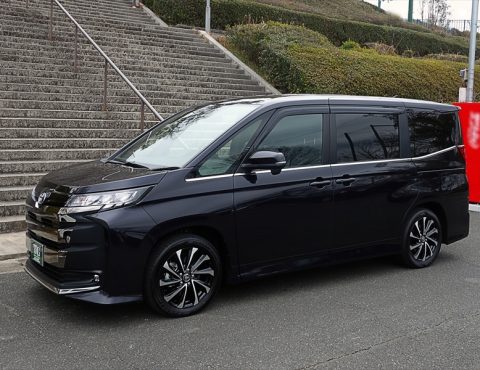 【問合番号：26M-002】トヨタ・ノアHV（4WD） ★ベース車