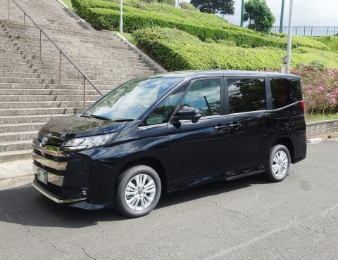 新車 ヨタ ノアHV SGグレード 4WDバン型霊柩車のベース車両 入荷しました