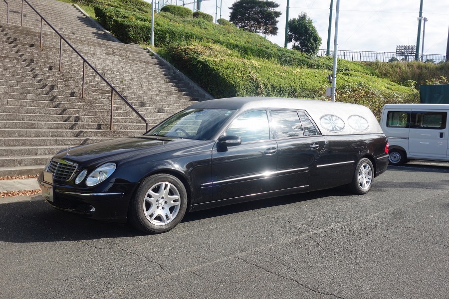 【問合番号：07-58】メルセデスベンツ Eクラス ショートリムジン霊柩車